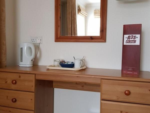 A35 Pit Stop Rooms Axminster Extérieur photo
